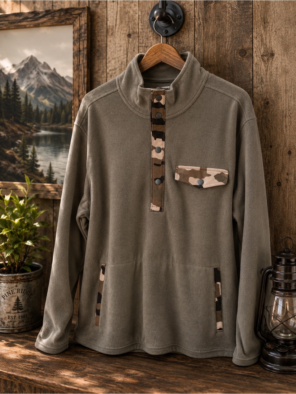 NWT. Men’s Camo Pullover